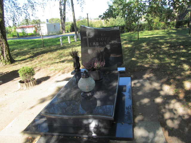 Grób Piotr Erdmański